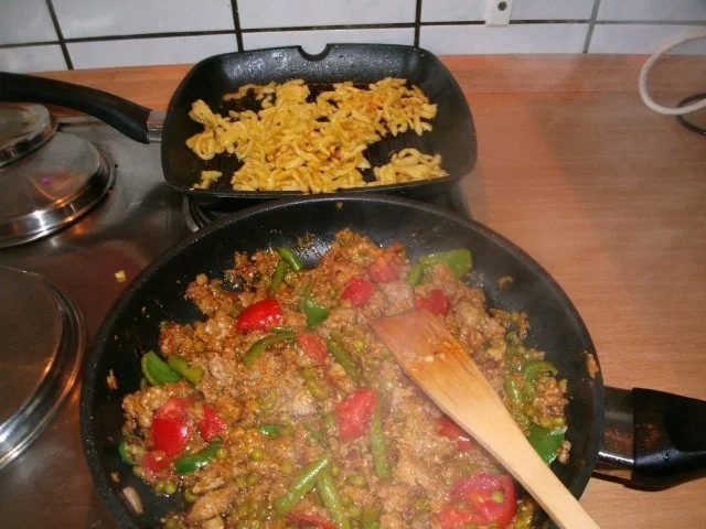 Rezept: verschärfte Hackfleischpfanne mit Bohnen - Paprika und Erbsen Bild Nr. 13 verschärfte Hackfleischpfanne mit Bohnen - Paprika und Erbsen - Rezept - Bild Nr. 13