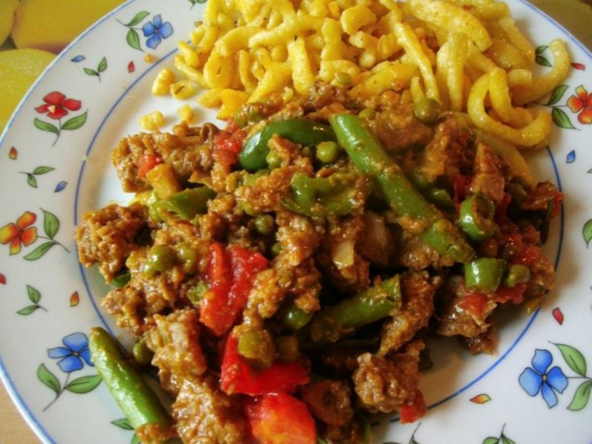 verschärfte Hackfleischpfanne mit Bohnen - Paprika und Erbsen - Rezept - Bild Nr. 16