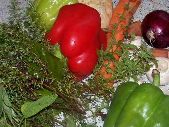 Mediterrane Kräuter-Gemüse-Brühe gekörnt - Rezept - Bild Nr. 2