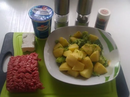 Rezept: Kartoffel - Broccoli Cremesuppe mit Hackfleisch Bild Nr. 2 Kartoffel - Broccoli Cremesuppe mit Hackfleisch - Rezept - Bild Nr. 2