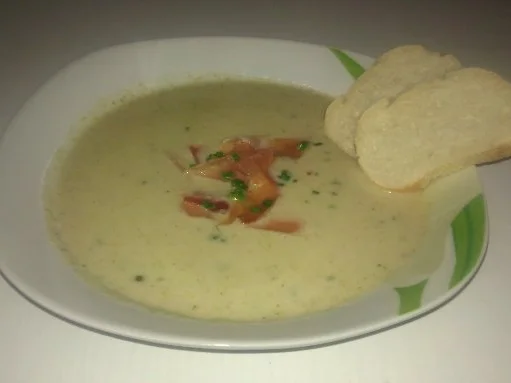 Rezept: Kartoffel - Broccoli Cremesuppe mit Hackfleisch Kartoffel - Broccoli Cremesuppe mit Hackfleisch - Rezept