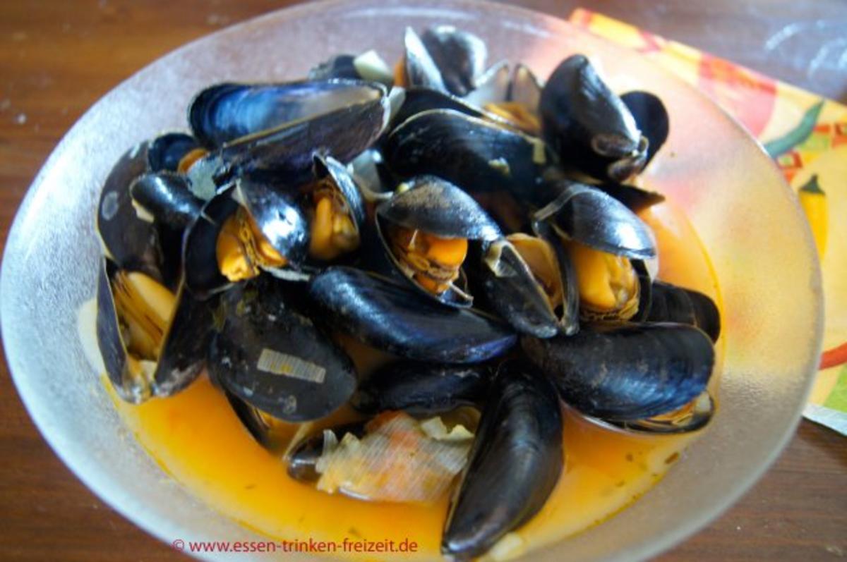 Miesmuscheln in Tomaten-Weißwein-Sauce - Rezept - Bild Nr. 3