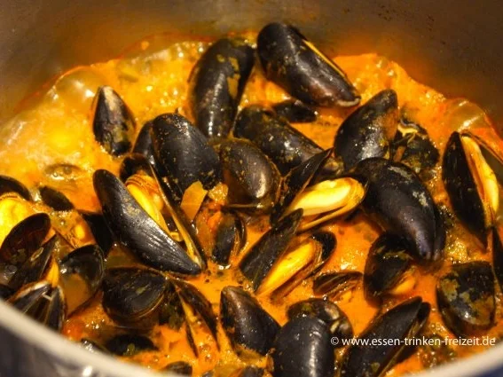 Miesmuscheln in Tomaten-Weißwein-Sauce - Rezept - Bild Nr. 7