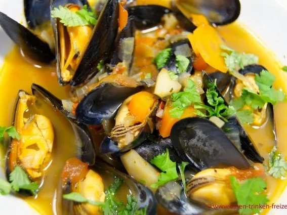 Miesmuscheln in Tomaten-Weißwein-Sauce - Rezept - Bild Nr. 8