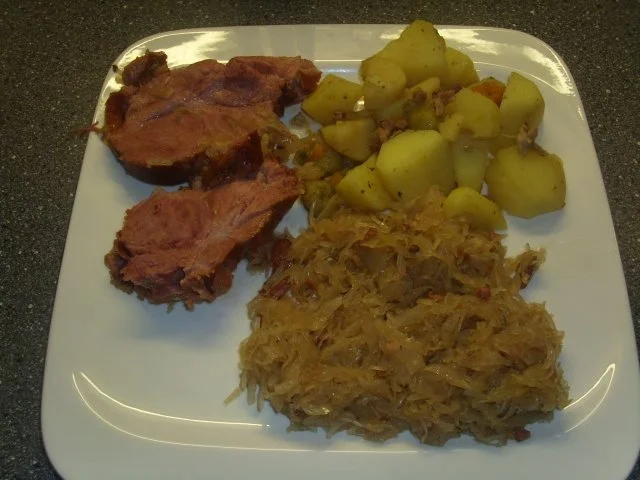 Kasseler-Sauerkraut und Buillonkartoffeln - Rezept
