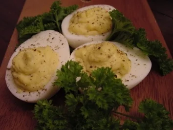 Rezept: Gefüllte Eier mit "Mayonaise" Gefüllte Eier mit "Mayonaise" - Rezept