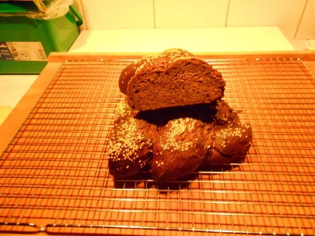 Rezept: Dunkler Toastbrot-Sesamzopf Dunkler Toastbrot-Sesamzopf - Rezept