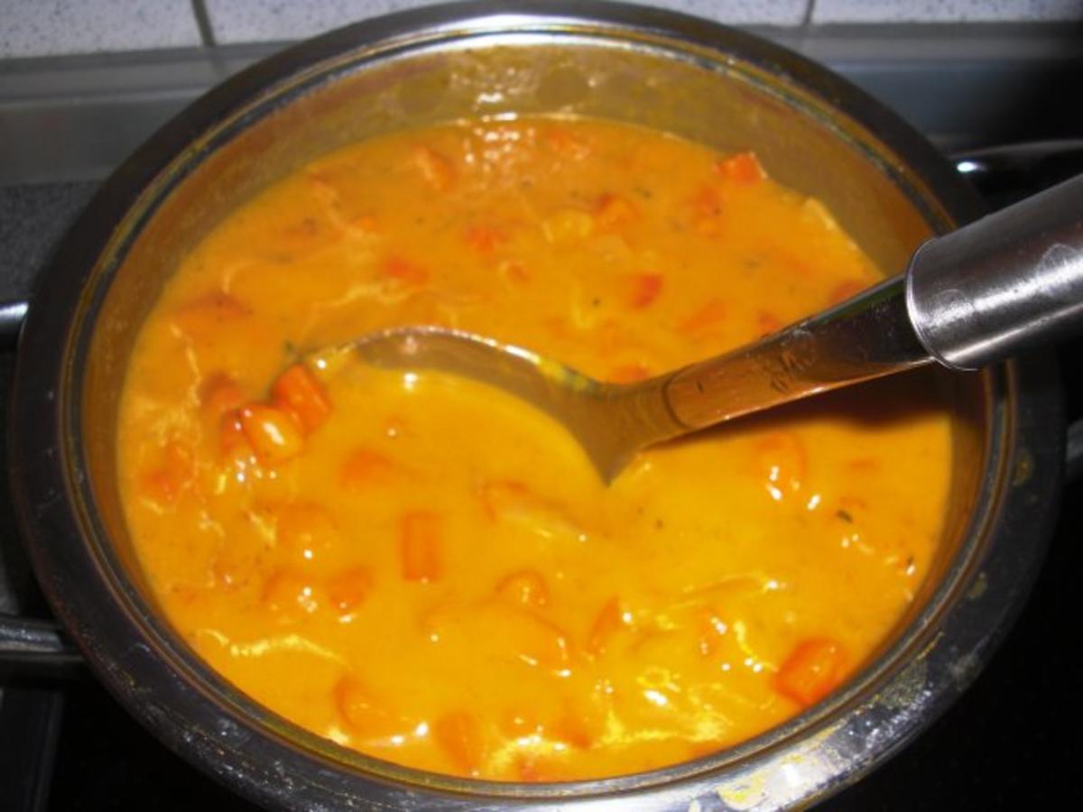 Hokkaido- Kürbis- Suppe mit Karottenwürfel - Rezept - Bild Nr. 3