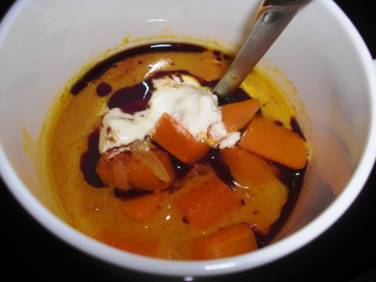 Hokkaido- Kürbis- Suppe mit Karottenwürfel - Rezept - Bild Nr. 5