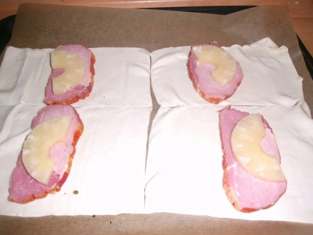 Rezept: Kasseler mit Ananas und Käse in Blätterteig Bild Nr. 3 Kasseler mit Ananas und Käse in Blätterteig - Rezept - Bild Nr. 3