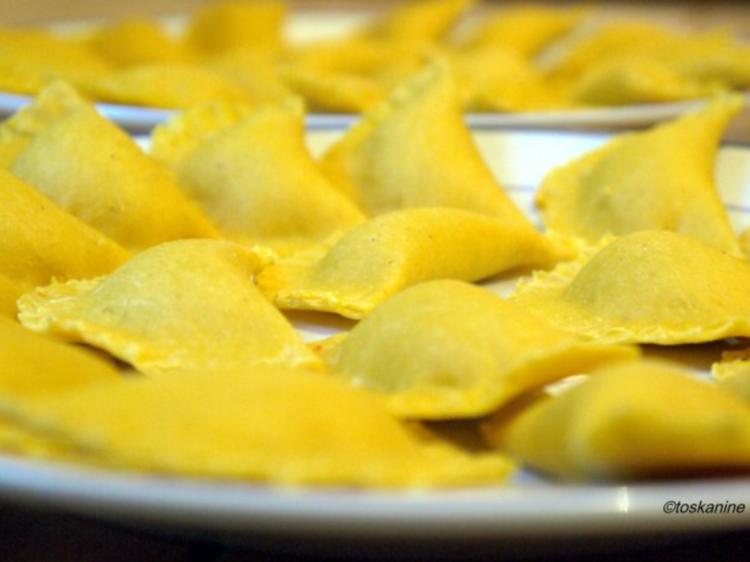 Kürbis Ravioli mit Tomatensauce - einfach - 70 kcal/100g Kürbis Ravioli mit Tomatensauce - einfach - 70 kcal/100g