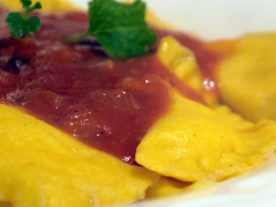Rezept: Kürbis-Ravioli mit Tomatensauce Bild Nr. 17 Kürbis-Ravioli mit Tomatensauce - Rezept - Bild Nr. 17