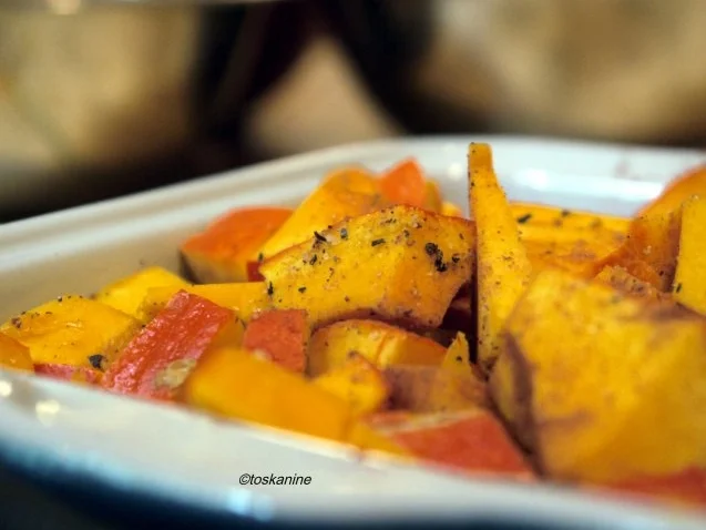 Rezept: Kürbis-Ravioli mit Tomatensauce Bild Nr. 4 Kürbis-Ravioli mit Tomatensauce - Rezept - Bild Nr. 4