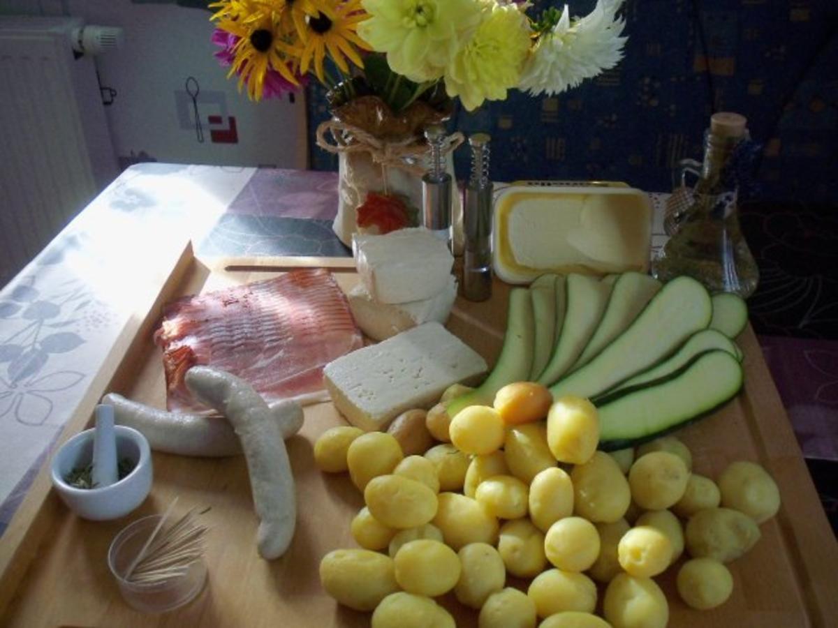 Zucchiniröllchen mit Rosmarinkartoffeln - Rezept