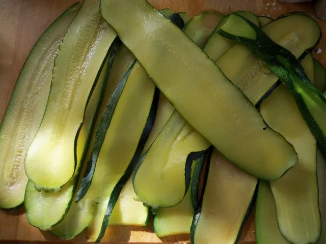 Zucchiniröllchen mit Rosmarinkartoffeln - Rezept - Bild Nr. 2