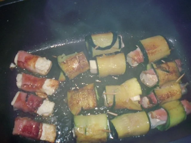 Zucchiniröllchen mit Rosmarinkartoffeln - Rezept - Bild Nr. 5