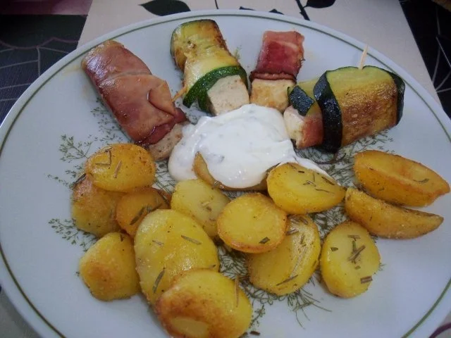 Zucchiniröllchen mit Rosmarinkartoffeln - Rezept - Bild Nr. 7