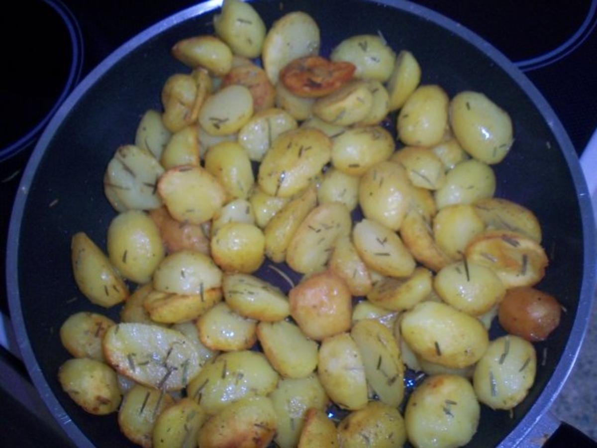 Zucchiniröllchen mit Rosmarinkartoffeln - Rezept - Bild Nr. 6