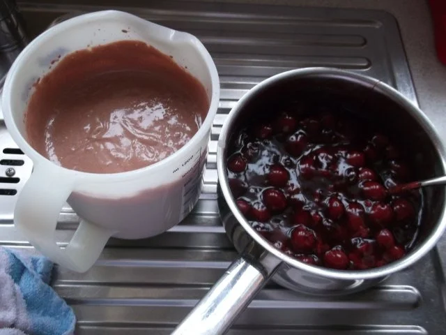 Rezept: Weiß wie Schnee,rot wie Blut,braun wie Schokolade :))) Bild Nr. 3 Weiß wie Schnee,rot wie Blut,braun wie Schokolade :))) - Rezept - Bild Nr. 3