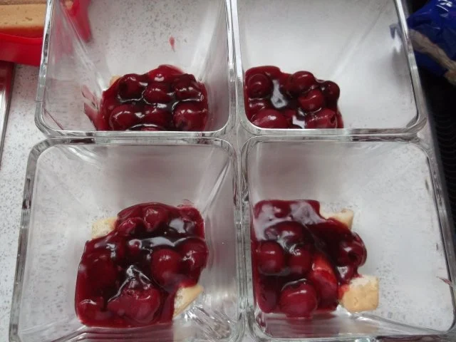 Rezept: Weiß wie Schnee,rot wie Blut,braun wie Schokolade :))) Bild Nr. 5 Weiß wie Schnee,rot wie Blut,braun wie Schokolade :))) - Rezept - Bild Nr. 5