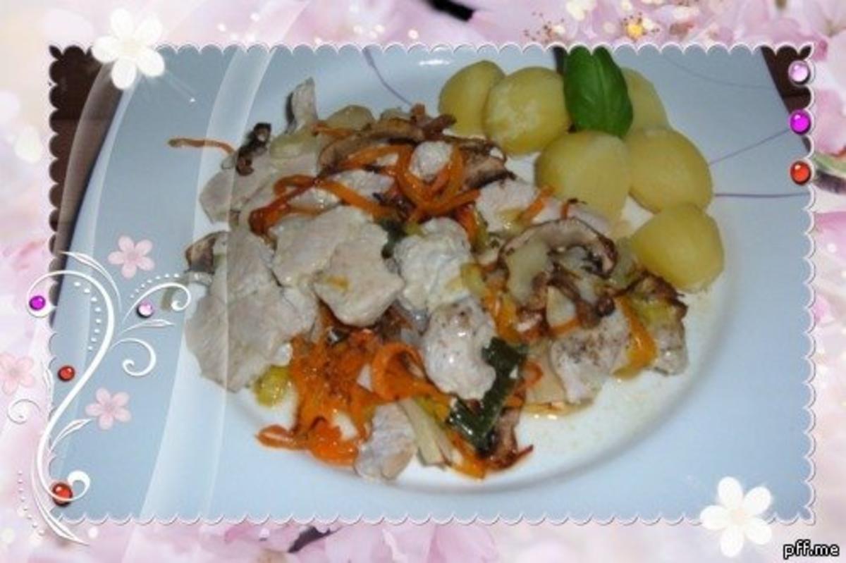 Bilder für Geflügel :Pute mit Champignons - Möhren und Apfel - Rezept