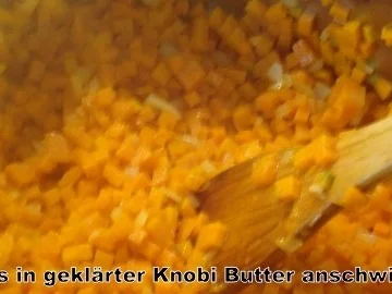 Butternutkürbis-Karotten Süppchen mit feiner Meerrettichnote - Rezept - Bild Nr. 3