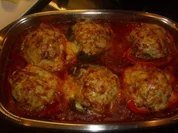 Paprikaschoten mit Hackfleisch und Käse überbacken - Rezept