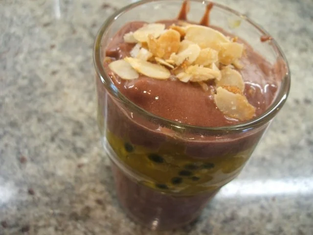 Dessert: Mandelpudding mit Maracuja-Grütze - Rezept