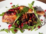 Hähnchen-Schenkel mit Granatapfel, Walnüssen, Aubergine - Rezept