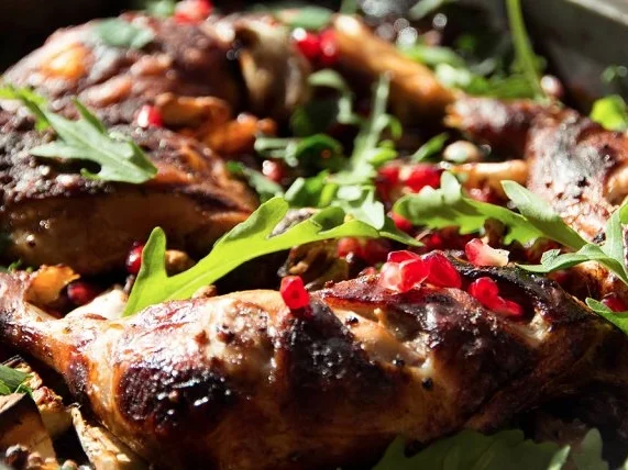 Hähnchen-Schenkel mit Granatapfel, Walnüssen, Aubergine - Rezept - Bild Nr. 2