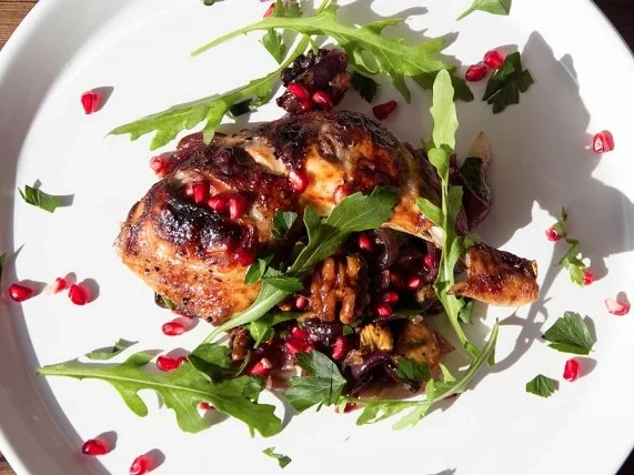 Hähnchen-Schenkel mit Granatapfel, Walnüssen, Aubergine - Rezept - Bild Nr. 3