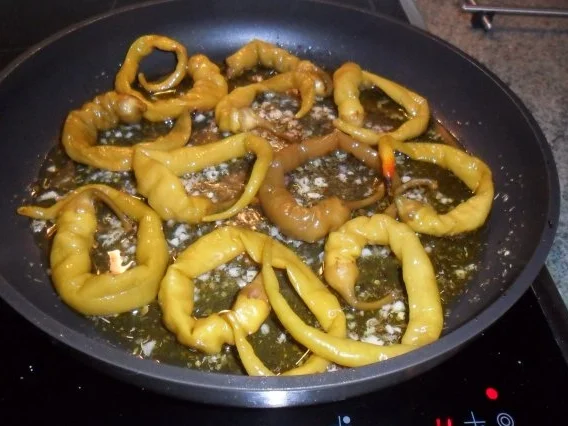 Rezept: heisse pepperonis mit camembert und salat und heissem dressing Bild Nr. 5 heisse pepperonis mit camembert und salat und heissem dressing - Rezept - Bild Nr. 5