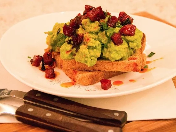 Rezept: Toast mit Avocado und Chorizo Bild Nr. 2 Toast mit Avocado und Chorizo - Rezept - Bild Nr. 2