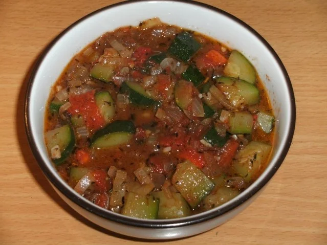 Rezept: Beilage: Zucchinigemüse mit Tomate Beilage: Zucchinigemüse mit Tomate - Rezept