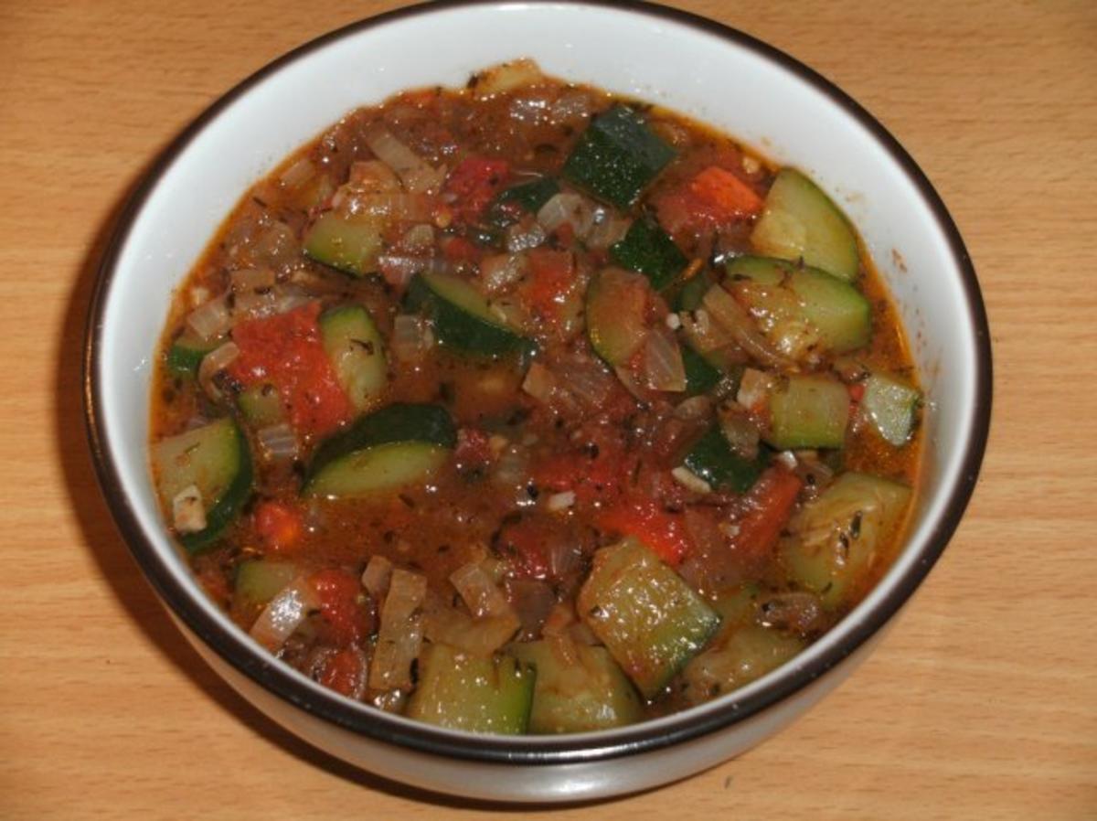 Bilder für Beilage: Zucchinigemüse mit Tomate - Rezept