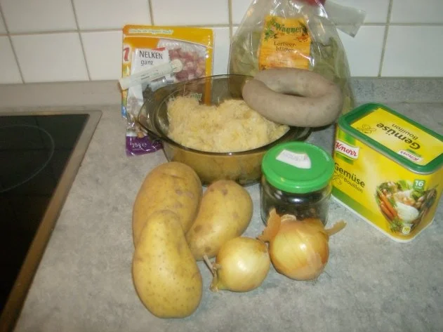 Zwiebel Speck Sauerkraut mit Leberwurst und Salzkartoffeln - Rezept - Bild Nr. 3