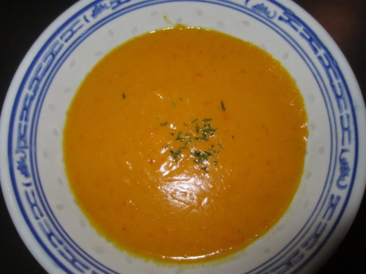 Bilder für Kürbiscremesuppe mit Lachs und dem gewissen Etwas - Rezept