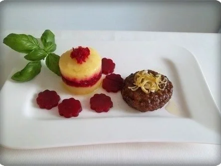 Buntes Kartoffeltürmchen mit Frikadellen und essbarem Dekor - Rezept - Bild Nr. 12