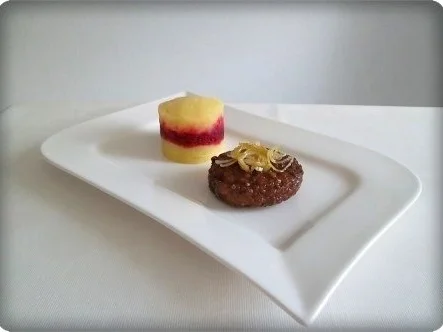 Buntes Kartoffeltürmchen mit Frikadellen und essbarem Dekor - Rezept - Bild Nr. 11