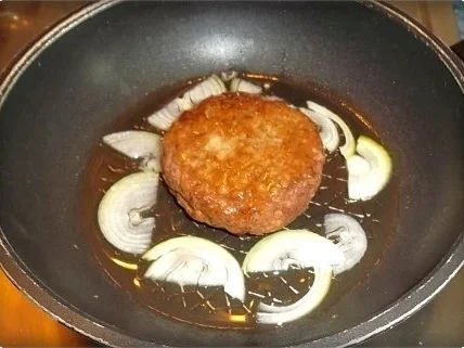 Buntes Kartoffeltürmchen mit Frikadellen und essbarem Dekor - Rezept - Bild Nr. 9