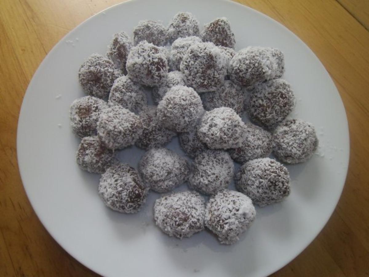 Bilder für Rum-Kokos-Kugeln - Rezept