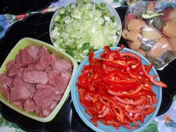 Filet-Gulasch mit bunten Nudeln - Rezept - Bild Nr. 2