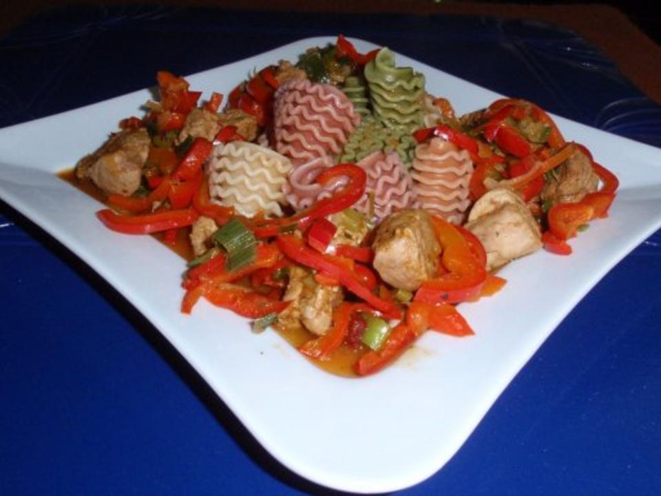 Filet Gulasch mit bunten Nudeln - einfach - 97 kcal/100g