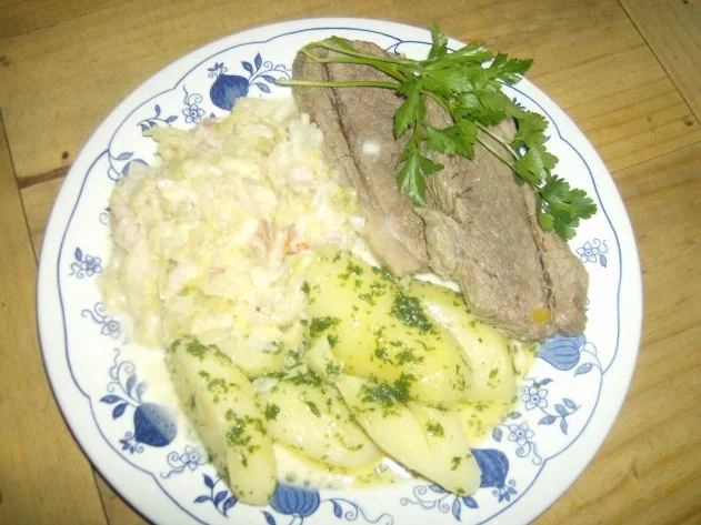Suppenfleisch mit Rahmwirsing und Petersilienkartoffeln - Rezept