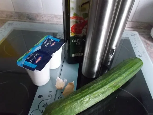 Rezept: Keftedes mit Kartoffelchips und Tsatsiki Bild Nr. 2 Keftedes mit Kartoffelchips und Tsatsiki - Rezept - Bild Nr. 2