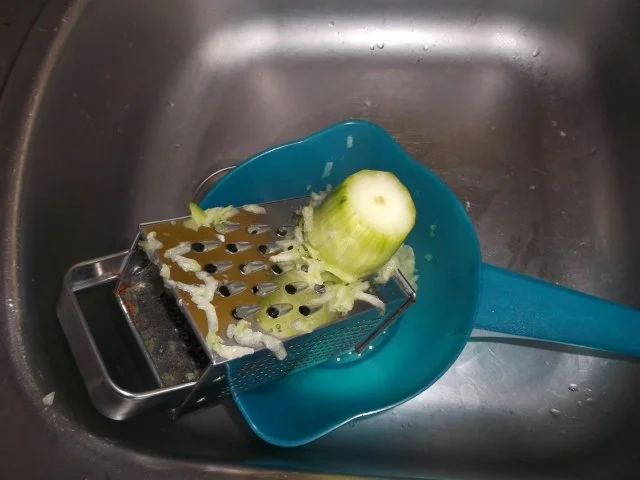 Rezept: Keftedes mit Kartoffelchips und Tsatsiki Bild Nr. 4 Keftedes mit Kartoffelchips und Tsatsiki - Rezept - Bild Nr. 4