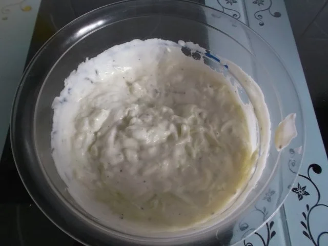 Rezept: Keftedes mit Kartoffelchips und Tsatsiki Bild Nr. 5 Keftedes mit Kartoffelchips und Tsatsiki - Rezept - Bild Nr. 5