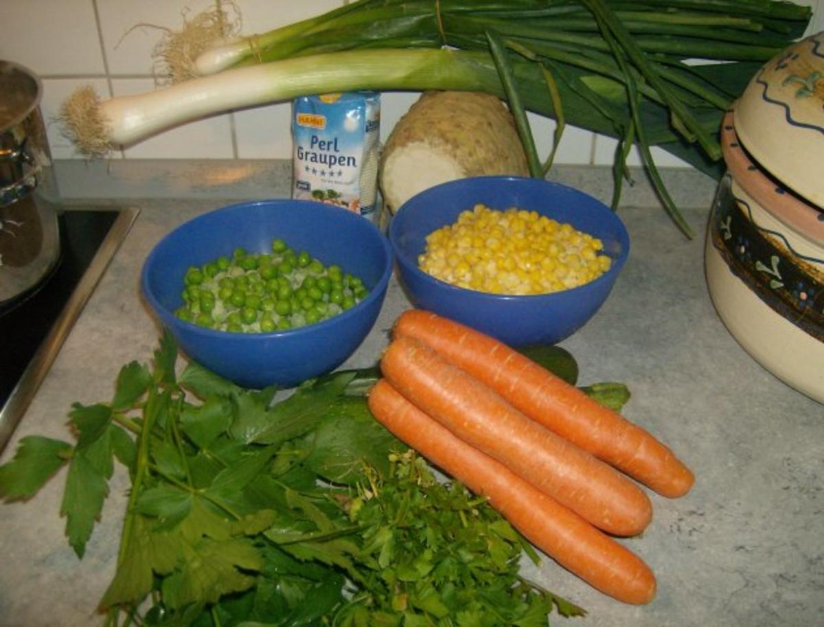 kräftige Rindfleischbrühe mit Graupen und Gemüse - Rezept - Bild Nr. 2