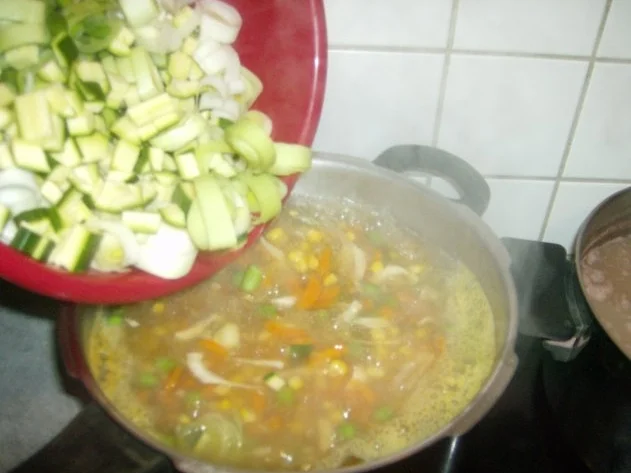 Rezept: kräftige Rindfleischbrühe mit Graupen und Gemüse Bild Nr. 5 kräftige Rindfleischbrühe mit Graupen und Gemüse - Rezept - Bild Nr. 5