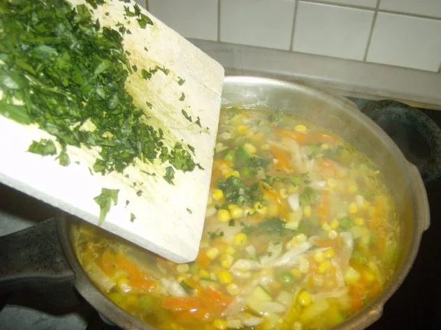 Rezept: kräftige Rindfleischbrühe mit Graupen und Gemüse Bild Nr. 6 kräftige Rindfleischbrühe mit Graupen und Gemüse - Rezept - Bild Nr. 6